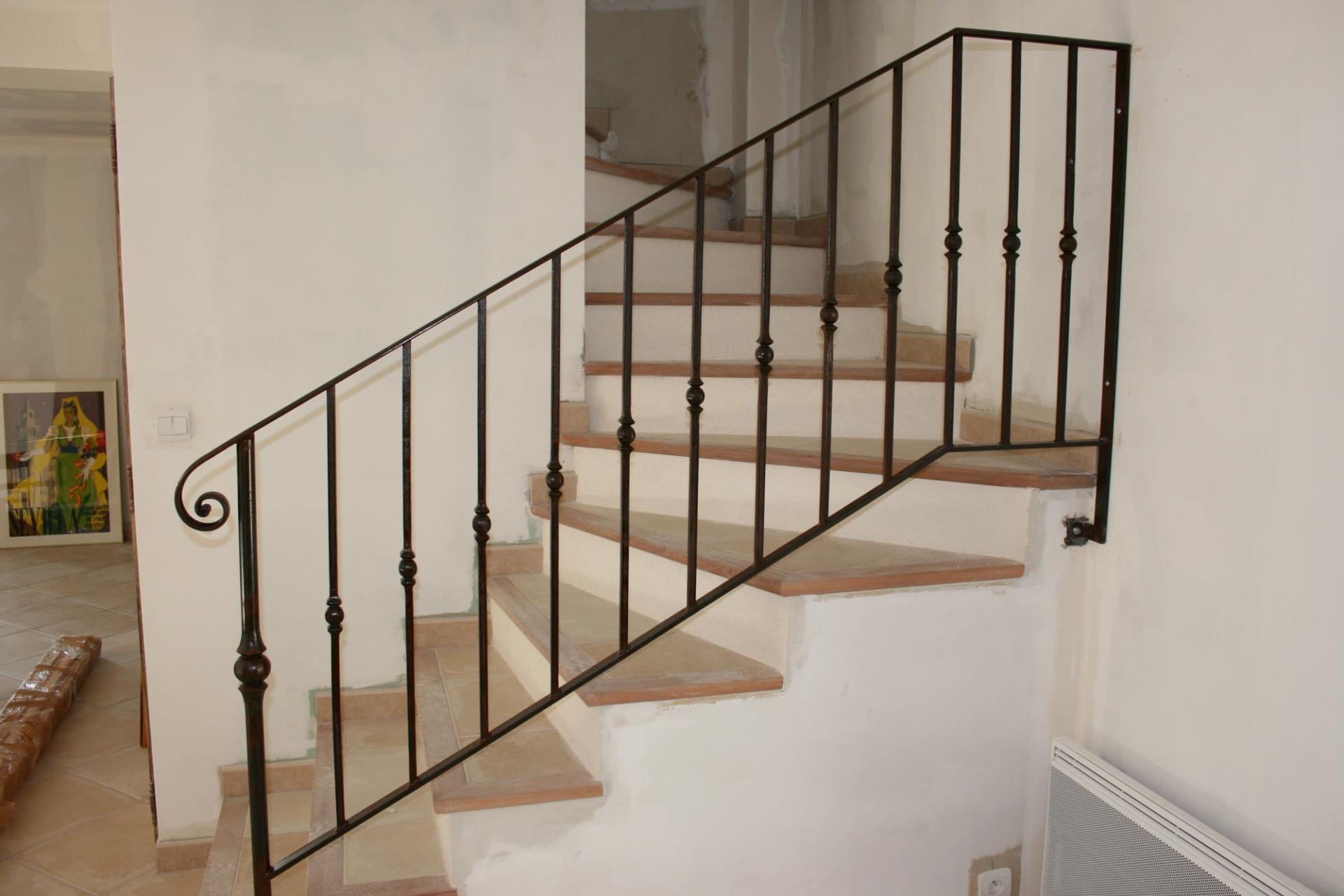 RAMPE D'ESCALIER EN ACIER FINITION EPOXY