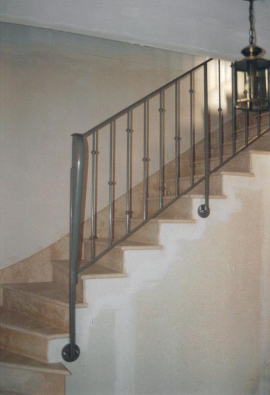 RAMPE D'ESCALIER EN ACIER FINITION EPOXY